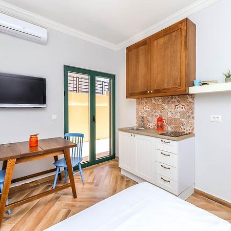 El Mar Apartments Bar Bilik gambar
